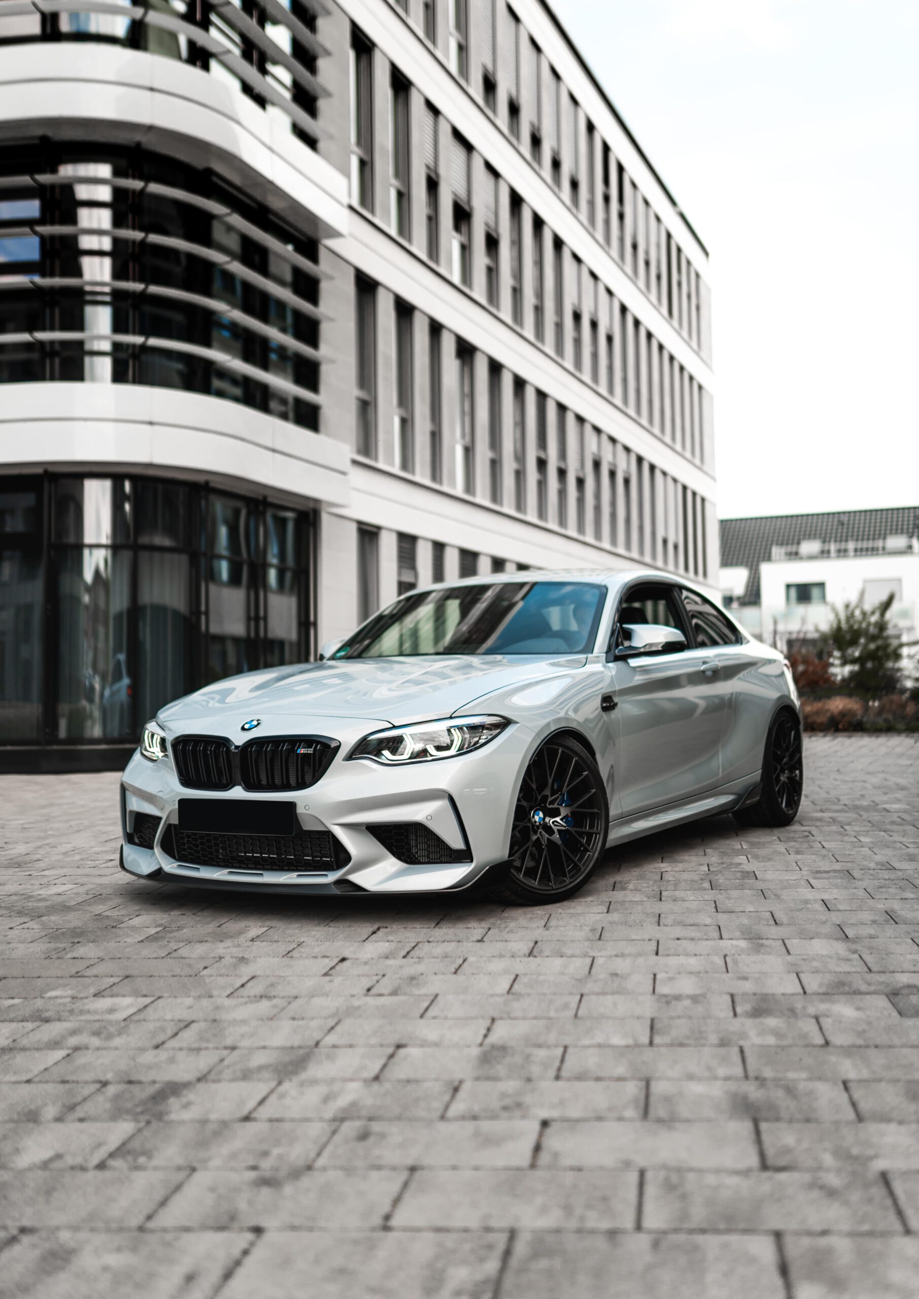 BMW M2 Competition in Silber. Frontansicht